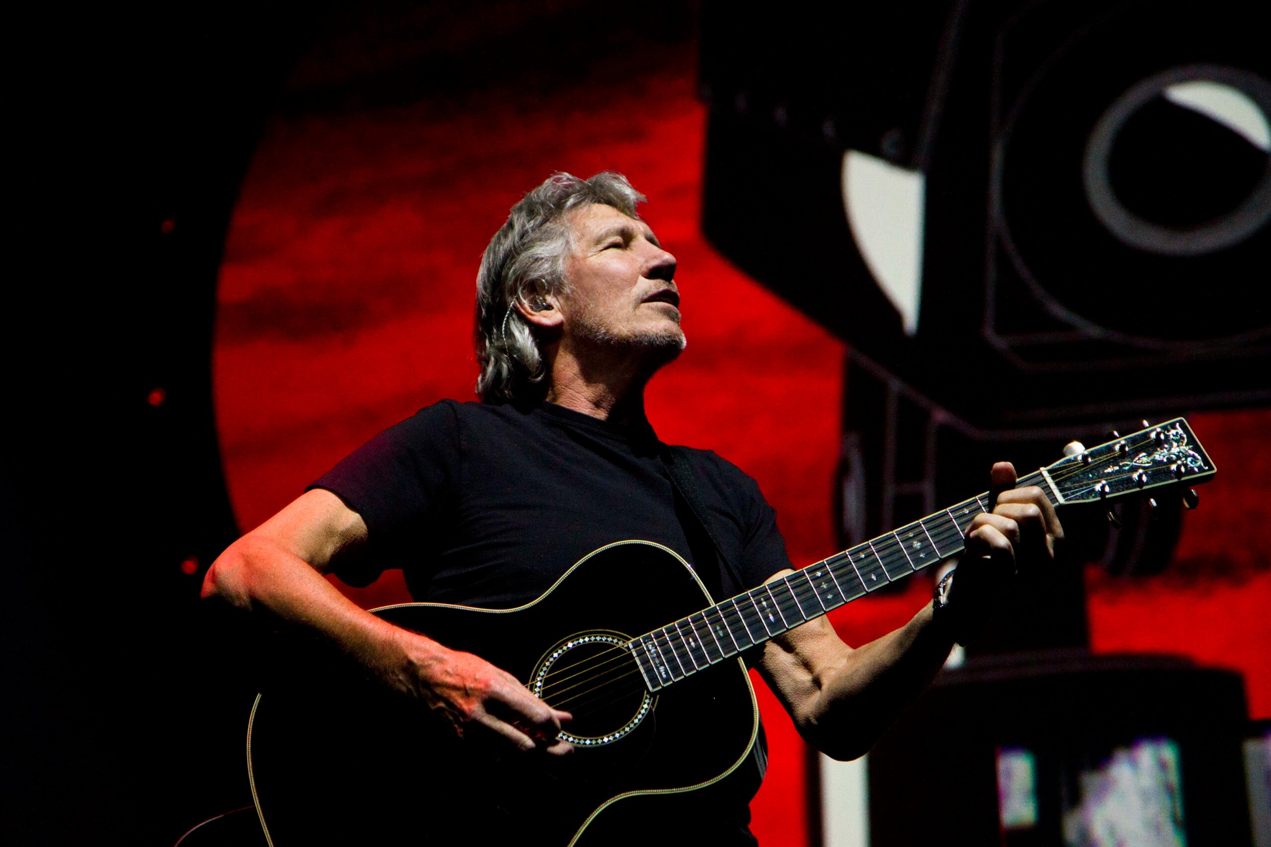 Roger waters. Роджер Уотерс. Pink Floyd Роджер Уотерс. Пинк Флойд Роджер Уотерс концерт. Лидер группы Pink Floyd Роджер Уотерс.